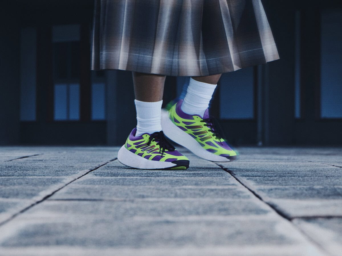 adidas Originals（アディダス オリジナルス）から先進的なプラットフォームミッドソールを搭載した、「ADIZERO ARUKU」新カラーが5月7日（水）より登場する。