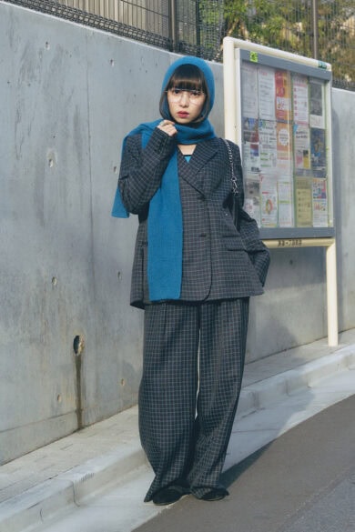 【スナップ】やはりマフラーこそ冬コーデの象徴…チェックとブルーで統一感を演出