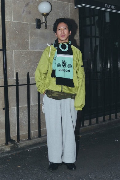 【スナップ】秋冬こそ蛍光色でパァーッと明るく！ブルゾン＆マフラーに視線集中