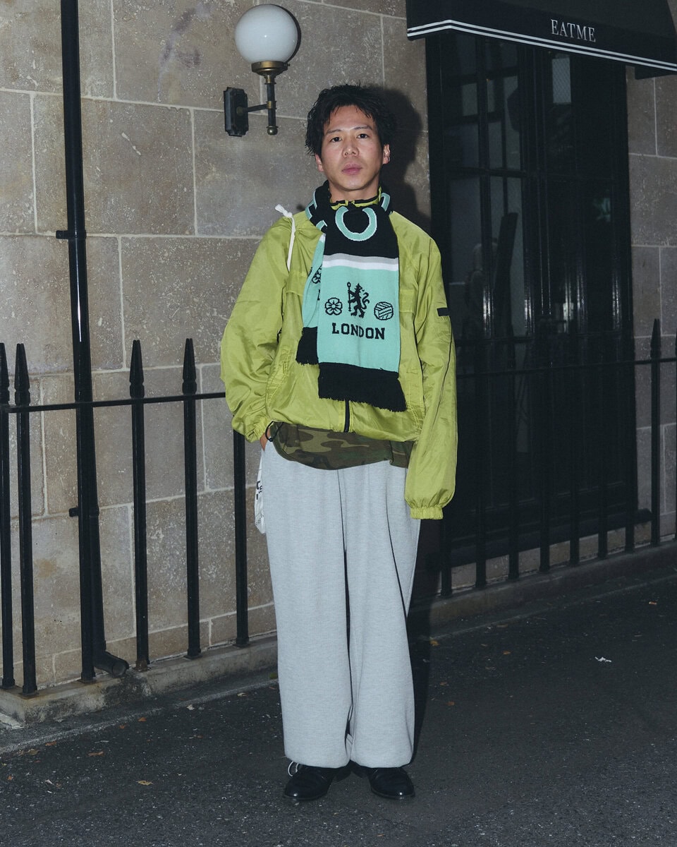 【スナップ】秋冬こそ蛍光色でパァーッと明るく!ブルゾン&マフラーに視線集中