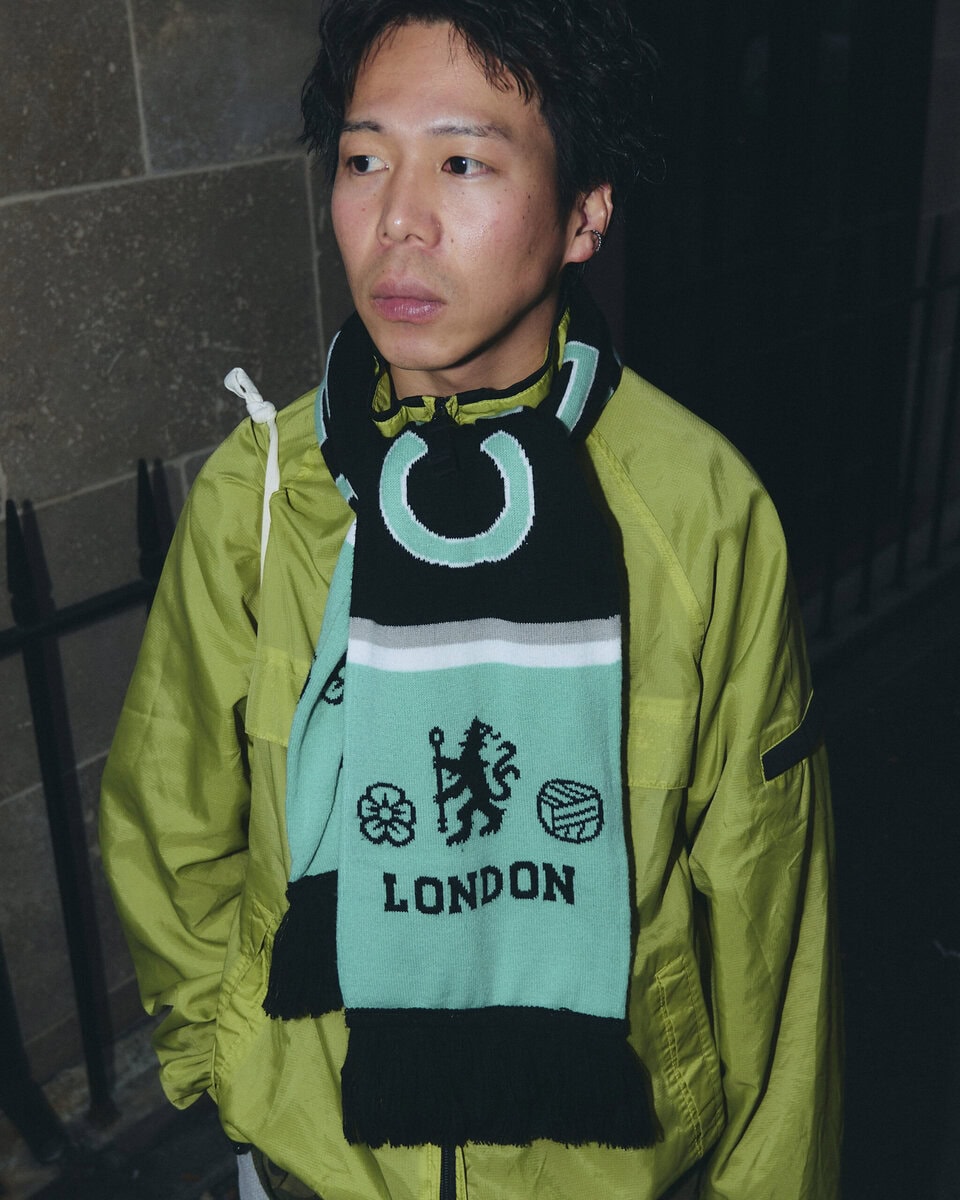 【スナップ】秋冬こそ蛍光色でパァーッと明るく!ブルゾン&マフラーに視線集中