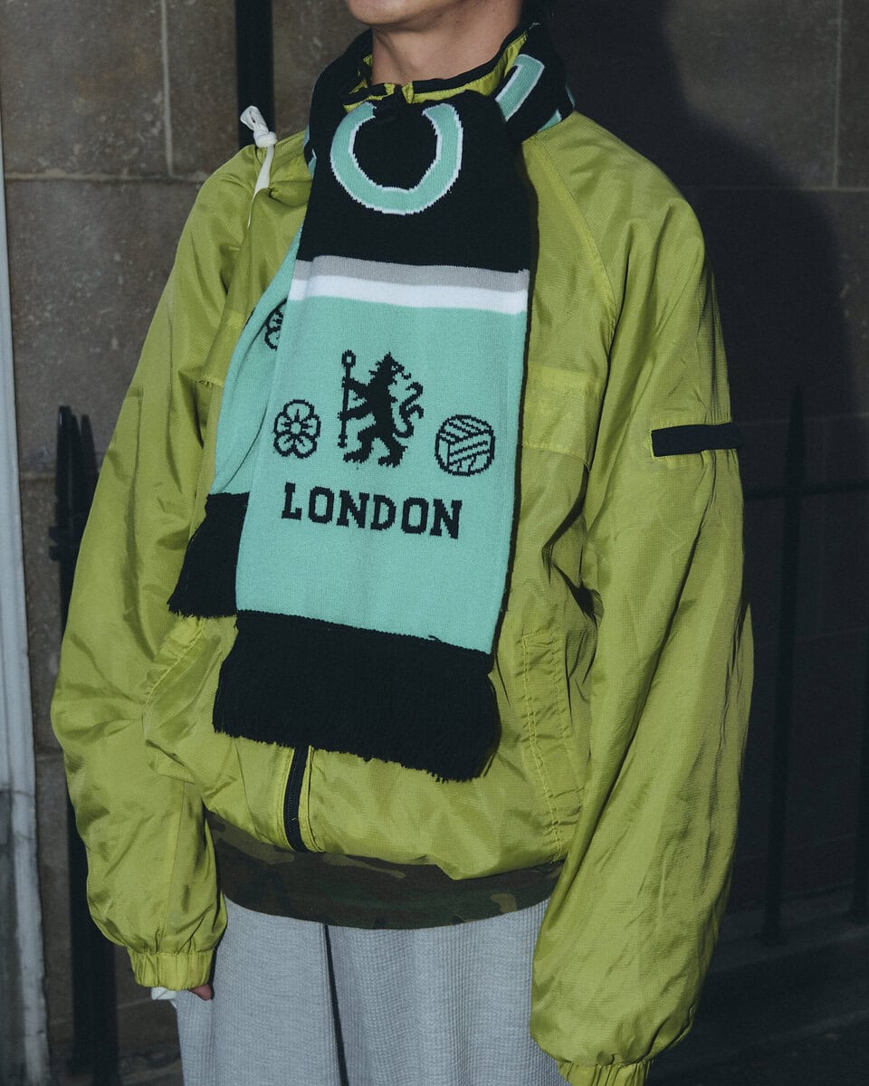 【スナップ】秋冬こそ蛍光色でパァーッと明るく！ブルゾン＆マフラーに視線集中