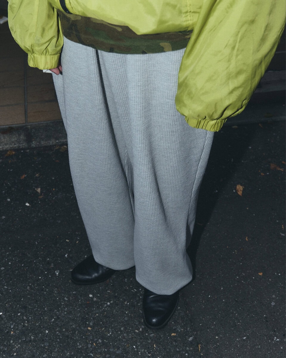 【スナップ】秋冬こそ蛍光色でパァーッと明るく！ブルゾン＆マフラーに視線集中