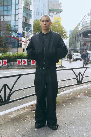 【スナップ】テーマは「バイト着」…ミニマルな色＆アイテム選びの中で際立つヘアの存在感