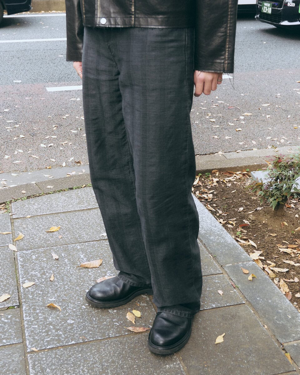 【スナップ】ネックがあるトップスにあえて襟付きのレザージャケットを合わせて