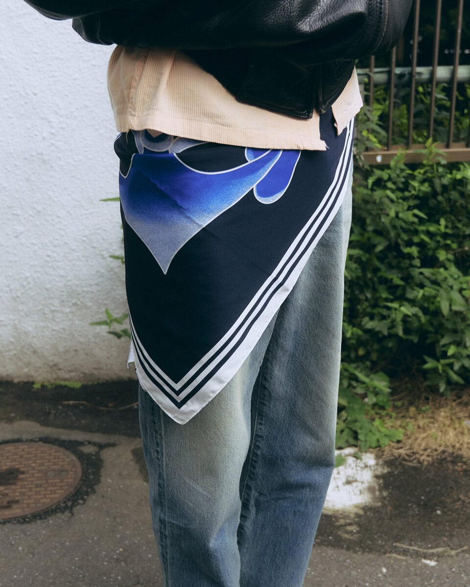 【スナップ】コーデの狙いは「セリーヌっぽく」…スカーフづかいが上品の極み