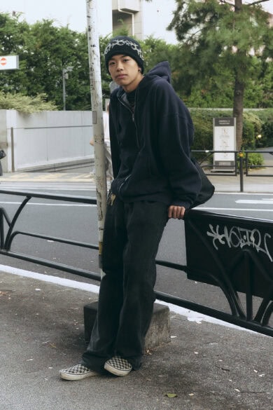 【スナップ】ラフなアイテム選びなのに洒落見えするのはデニムパンツのシルエットゆえ