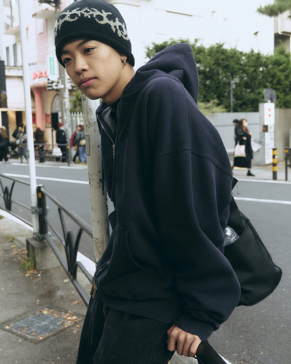 【スナップ】ラフなアイテム選びなのに洒落見えするのはデニムパンツのシルエットゆえ