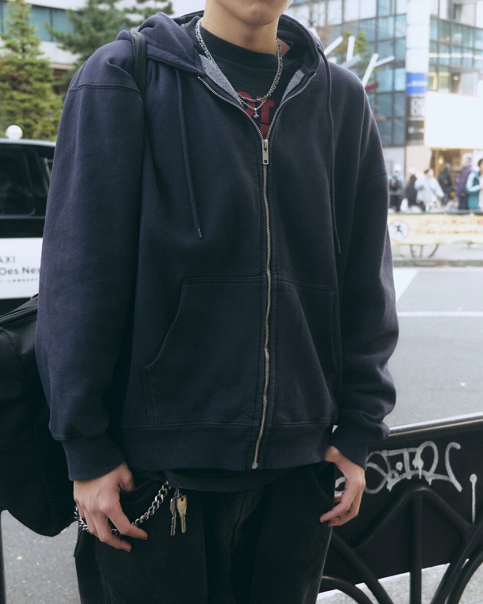 【スナップ】ラフなアイテム選びなのに洒落見えするのはデニムパンツのシルエットゆえ