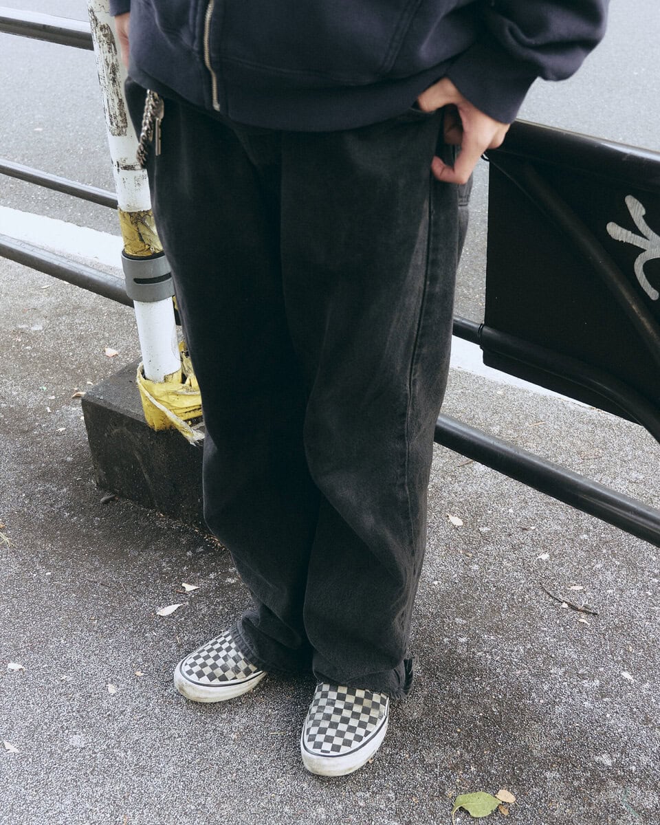 【スナップ】ラフなアイテム選びなのに洒落見えするのはデニムパンツのシルエットゆえ