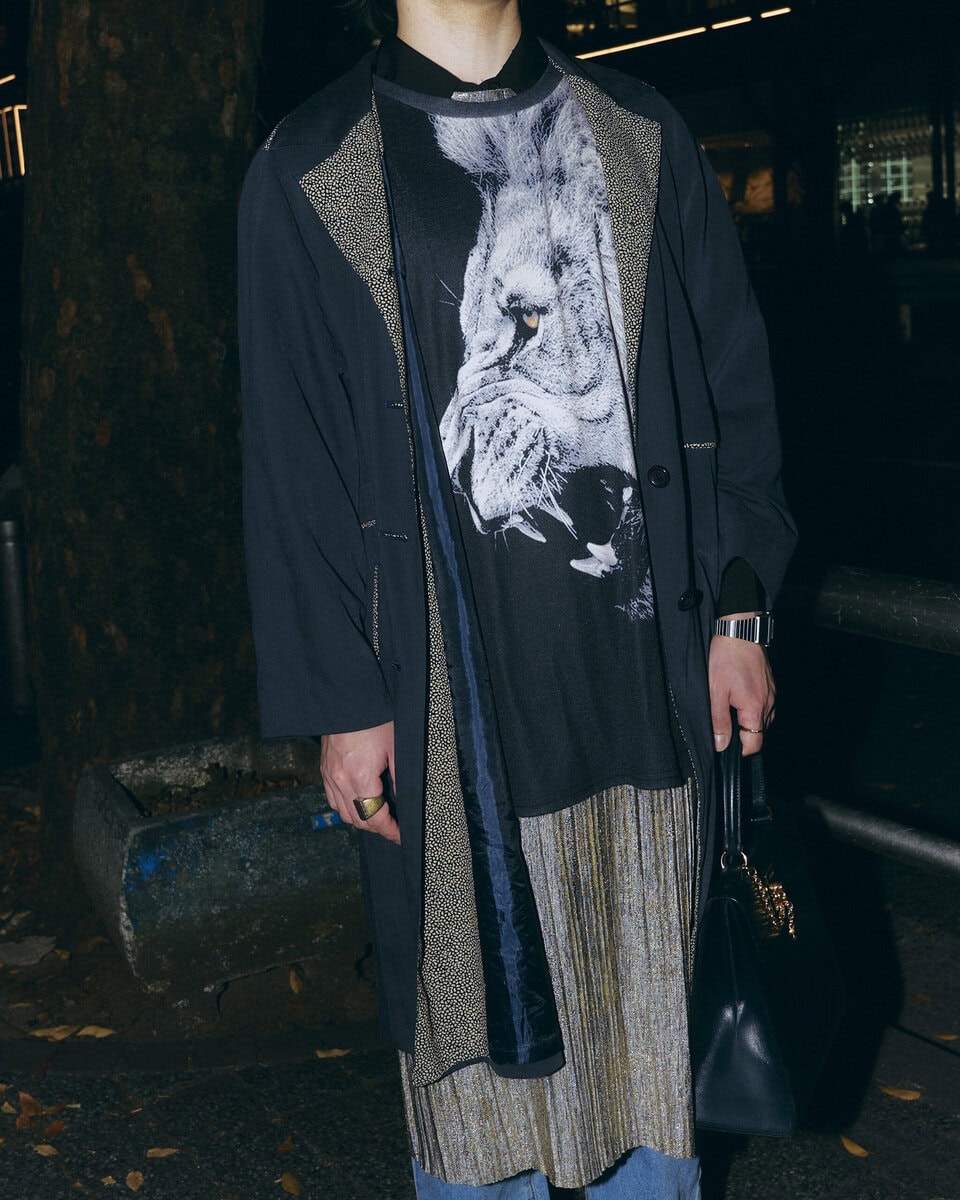 【スナップ】インパクト抜群のTシャツが絶対的主役…ただし足元までぬかりなく