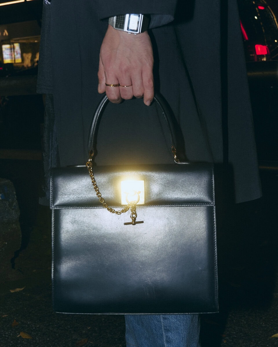 【スナップ】インパクト抜群のTシャツが絶対的主役…ただし足元までぬかりなく