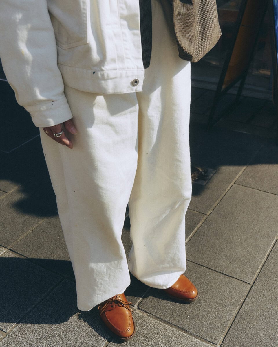 【スナップ】白とブラウンでまとめた秋冬の“クリーンofクリーン”コーデ