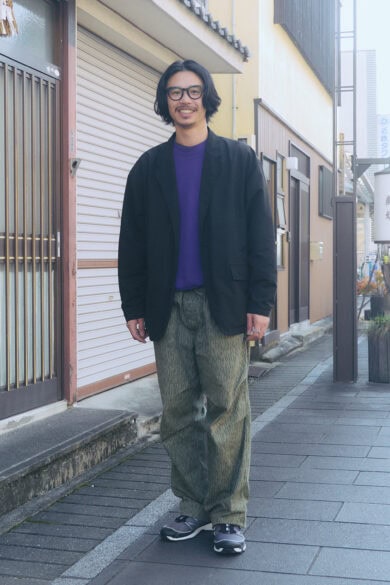 【スナップ】サロモンのスニーカーでジャケットスタイルを“着崩す”