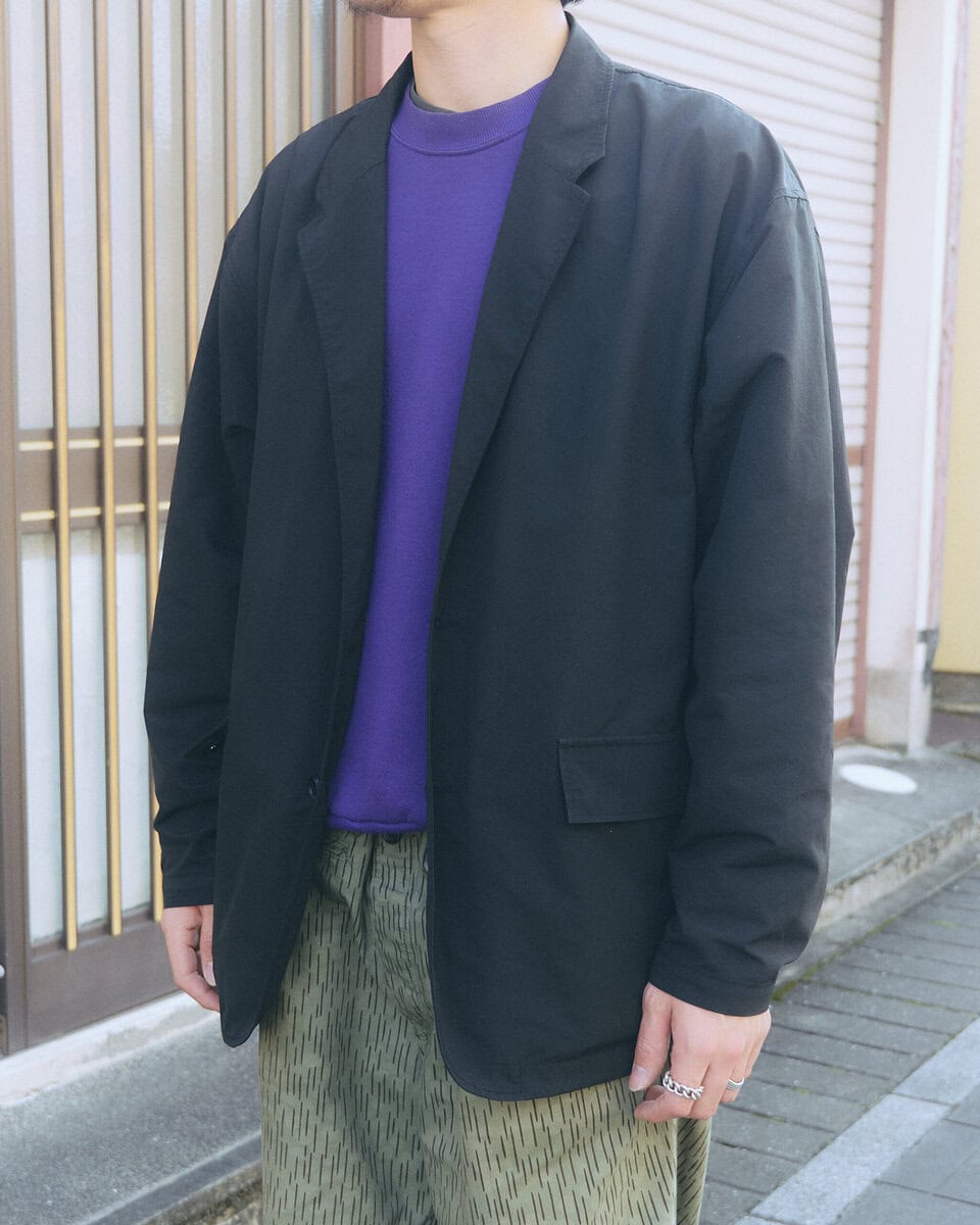 【スナップ】サロモンのスニーカーでジャケットスタイルを“着崩す”