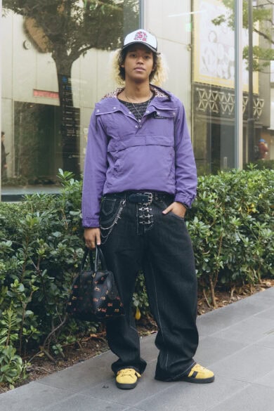 【スナップ】アウター、スニーカー…随所に効かせたペールトーンゆえに「ちょっといかつけどかわいい」