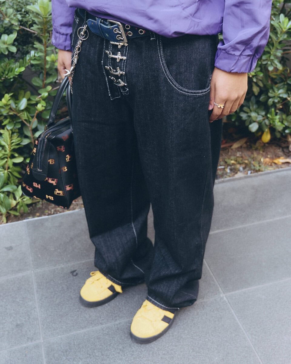 【スナップ】アウター、スニーカー…随所に効かせたペールトーンゆえに「ちょっといかつけどかわいい」