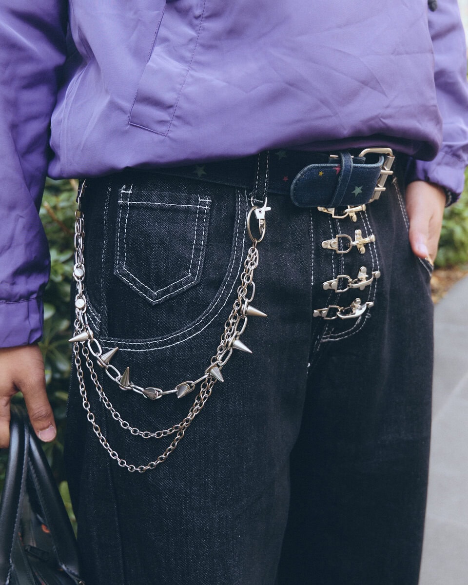 【スナップ】アウター、スニーカー…随所に効かせたペールトーンゆえに「ちょっといかつけどかわいい」