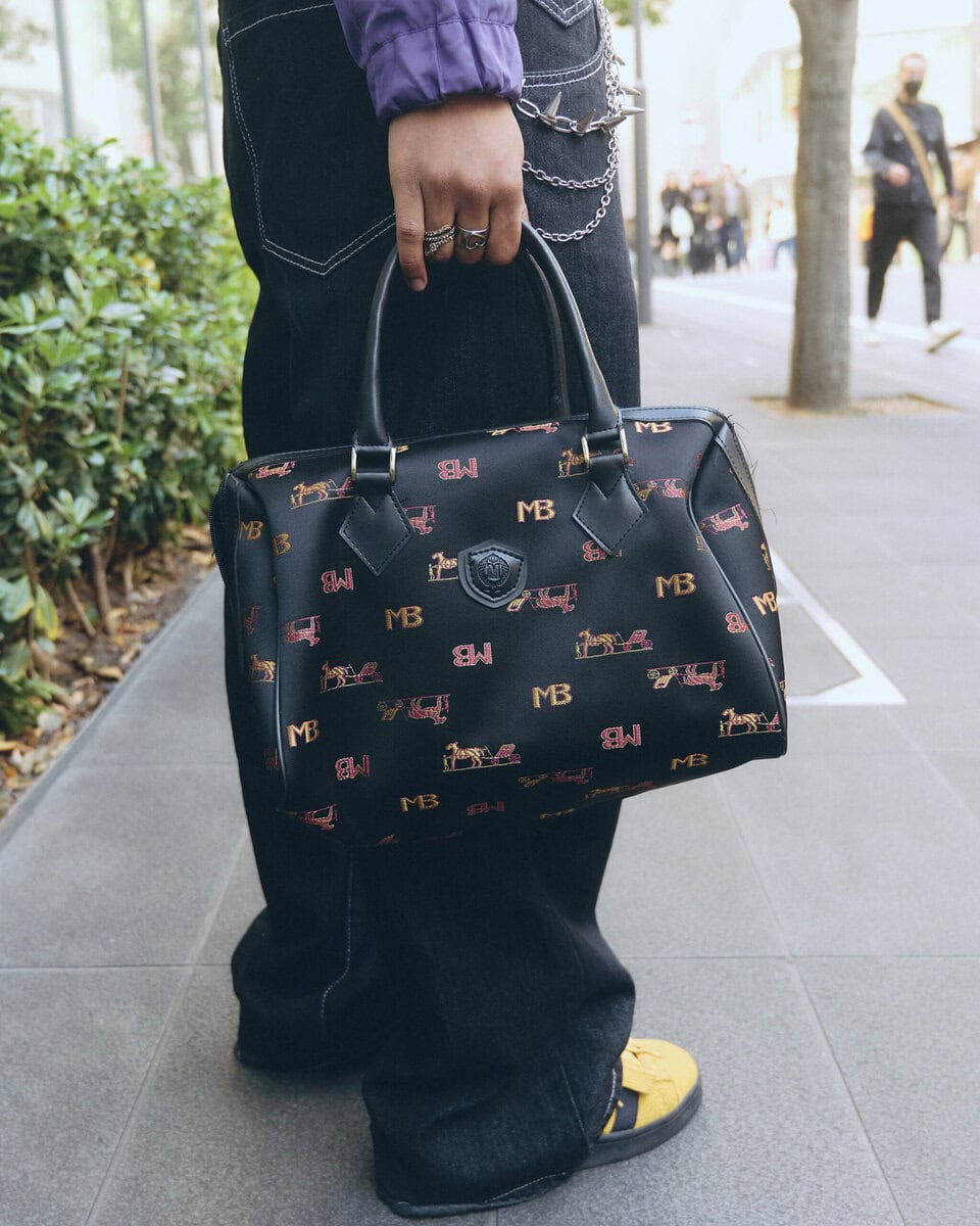 【スナップ】アウター、スニーカー…随所に効かせたペールトーンゆえに「ちょっといかつけどかわいい」