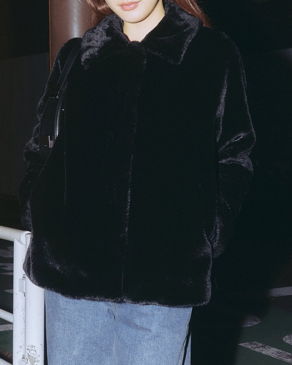 【スナップ】絶対主役のアウターを際立たせるシンプル“美脚デニム”