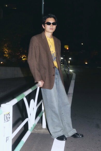 【スナップ】サングラス、インナー選び、デニムパンツ…抜け感あるジャケットスタイル