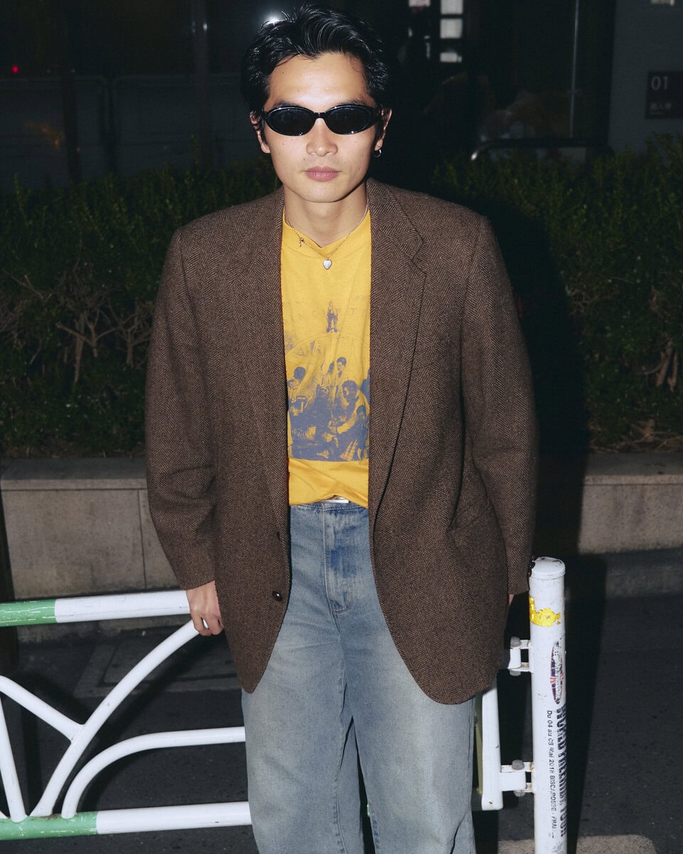 【スナップ】サングラス、インナー選び、デニムパンツ…抜け感あるジャケットスタイル