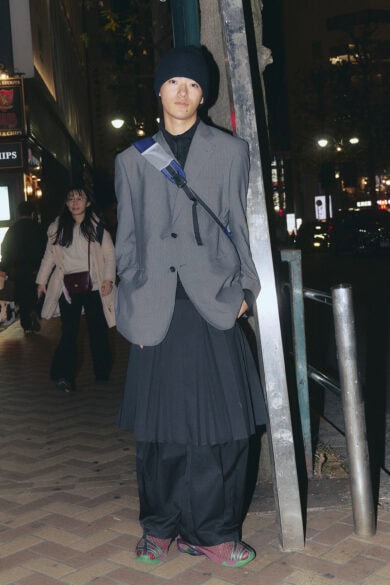 【スナップ】ボトムスにスカートを重ねてモード感をさらに演出