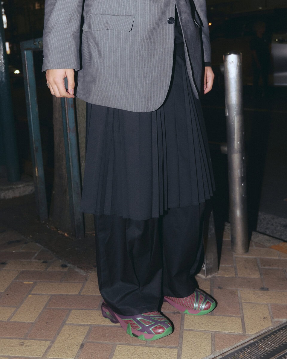 【スナップ】ボトムスにスカートを重ねてモード感をさらに演出