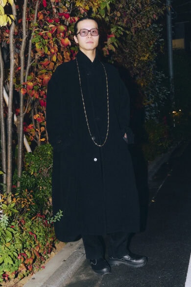 【スナップ】ネックレスをさらに際立たせるコートのボタン“全部閉め”