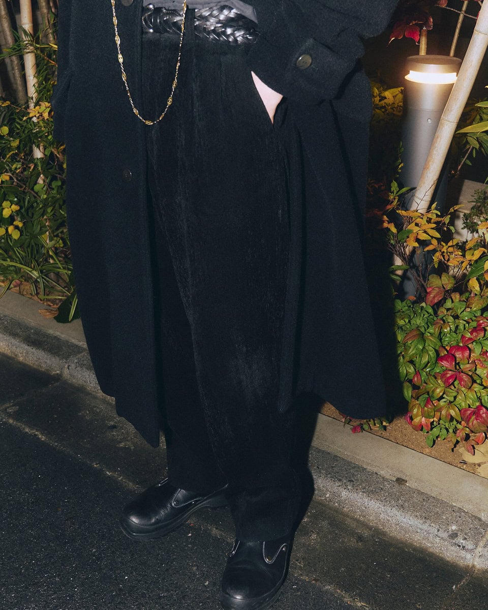 【スナップ】ネックレスをさらに際立たせるコートのボタン“全部閉め”