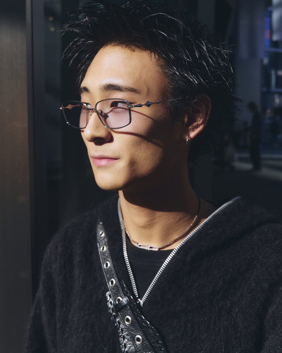 【スナップ】Aラインかつオールブラックコーデは冬の鉄板！ブーツなど小物はバレンシアガで揃えて