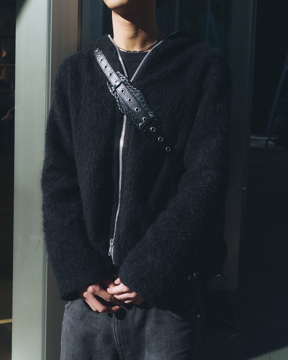 【スナップ】Aラインかつオールブラックコーデは冬の鉄板！ブーツなど小物はバレンシアガで揃えて