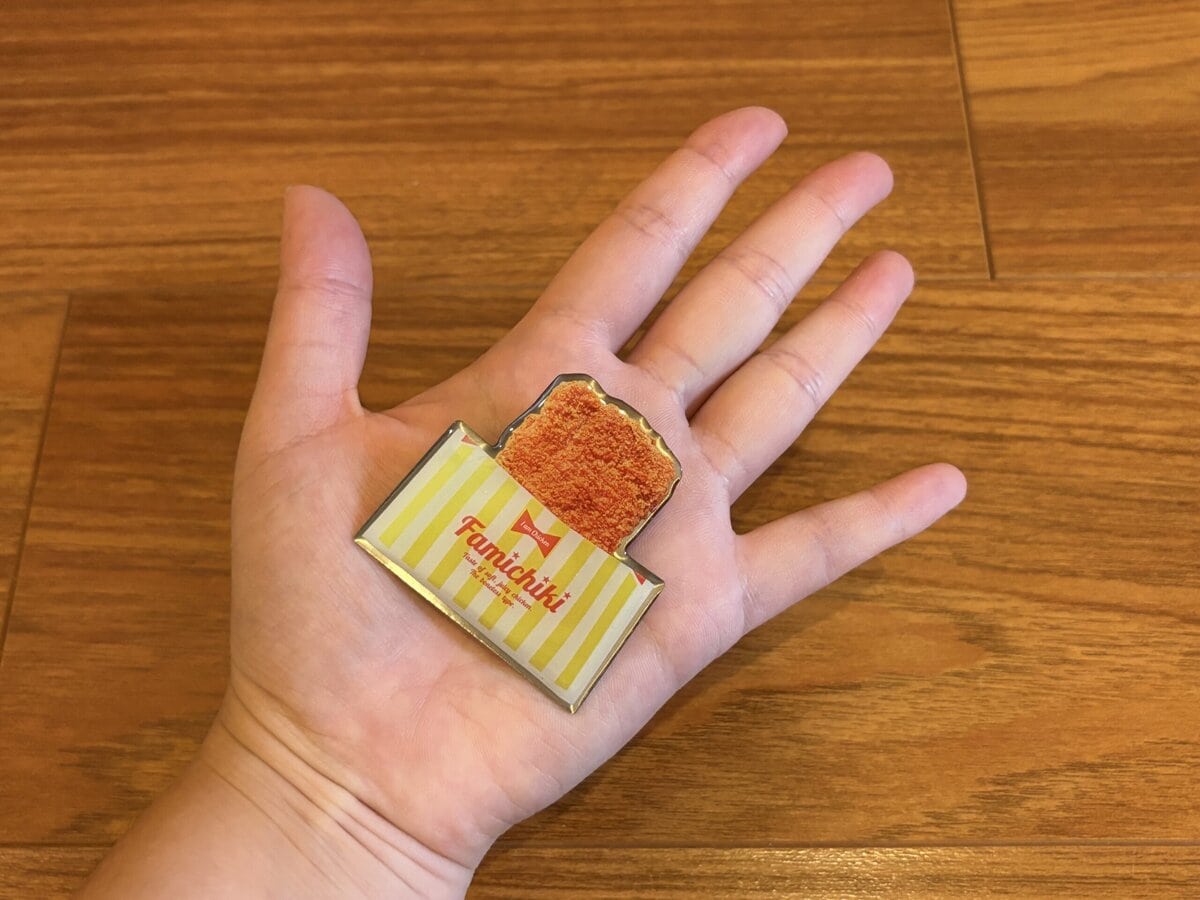 ファミチキ ピンバッジ