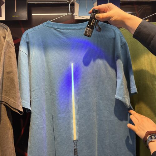 STAR WARSライトセーバーBOX入り 蓄光Tシャツ オビワン／ヨーダ／ダース・ベイダー
