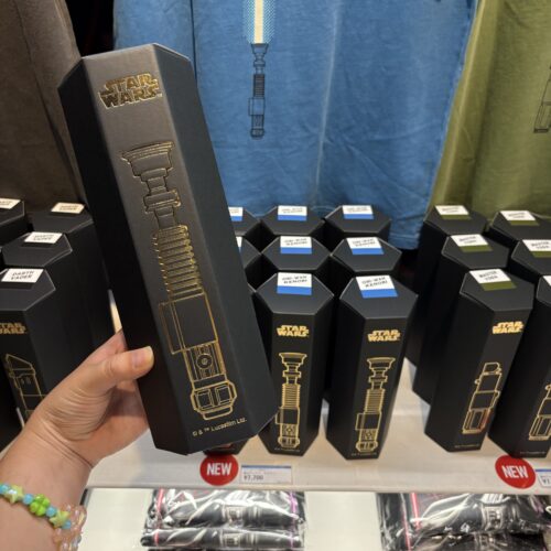 STAR WARSライトセーバーBOX入り 蓄光Tシャツ オビワン／ヨーダ／ダース・ベイダー