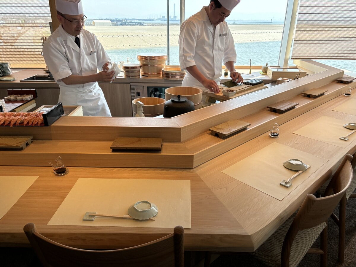 大阪・関西万博　ラウンジ＆ダイニング　カウンターエリア