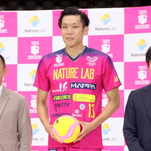 （左から）渋谷区長・長谷部健、東京グレートベアーズ・大竹壱青、株式会社グレートベアーズ・久保田代表