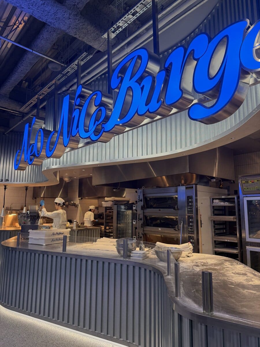 ネオナイスバーガー内観①