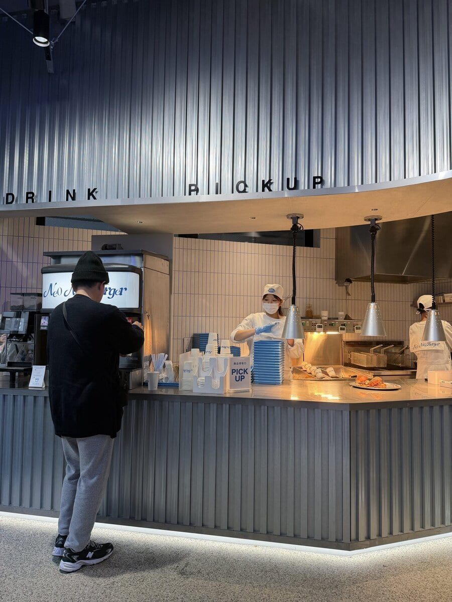 ネオナイスバーガー内観②