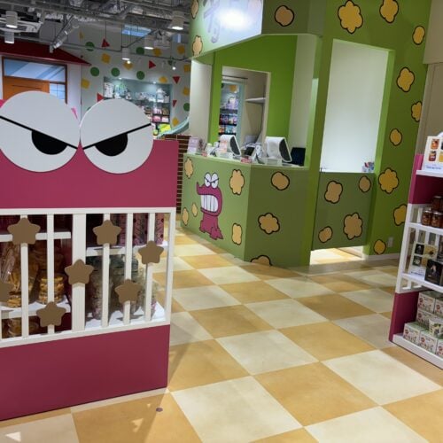 クレヨンしんちゃんオカシナもぐもぐワールド　陳列棚