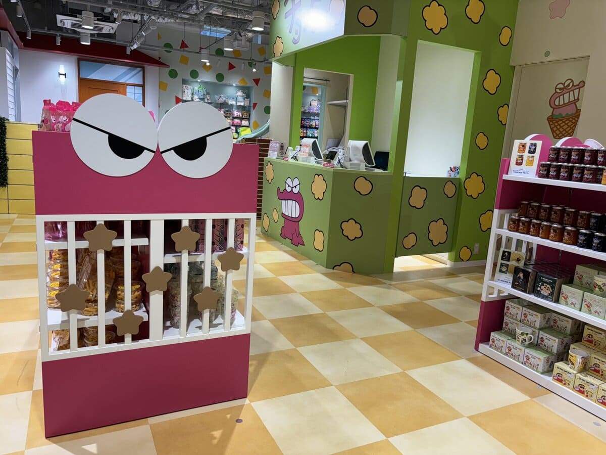 クレヨンしんちゃんオカシナもぐもぐワールド　陳列棚