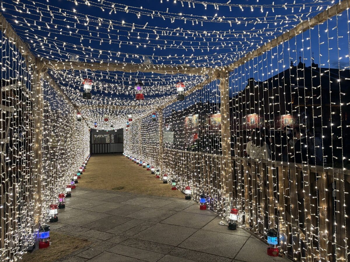 Christmas Market in 横浜赤レンガ倉庫　光のトンネル