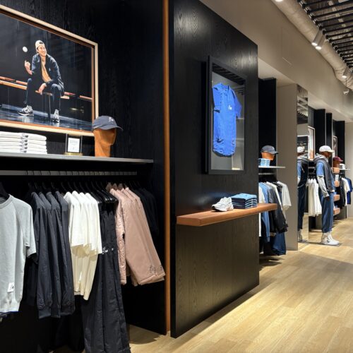 ニューバランス原宿 1階