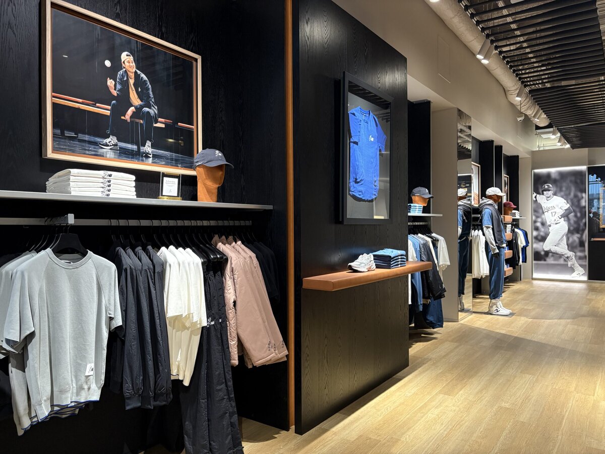 ニューバランス原宿 1階