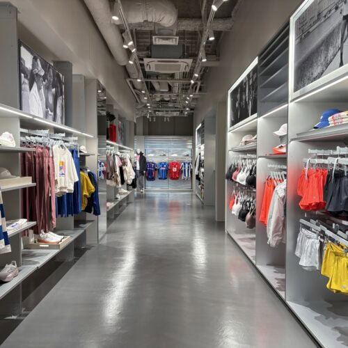 ニューバランス原宿 2階