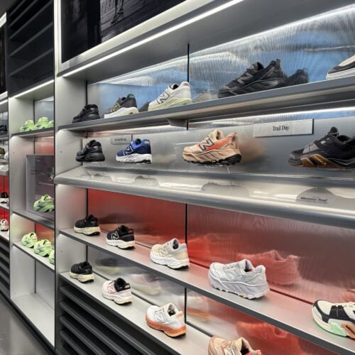 ニューバランス原宿 2階