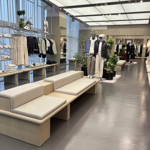 ニューバランス原宿 3階