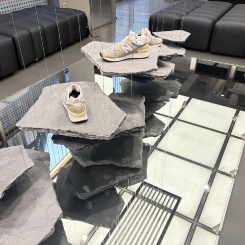 ニューバランス原宿 1階