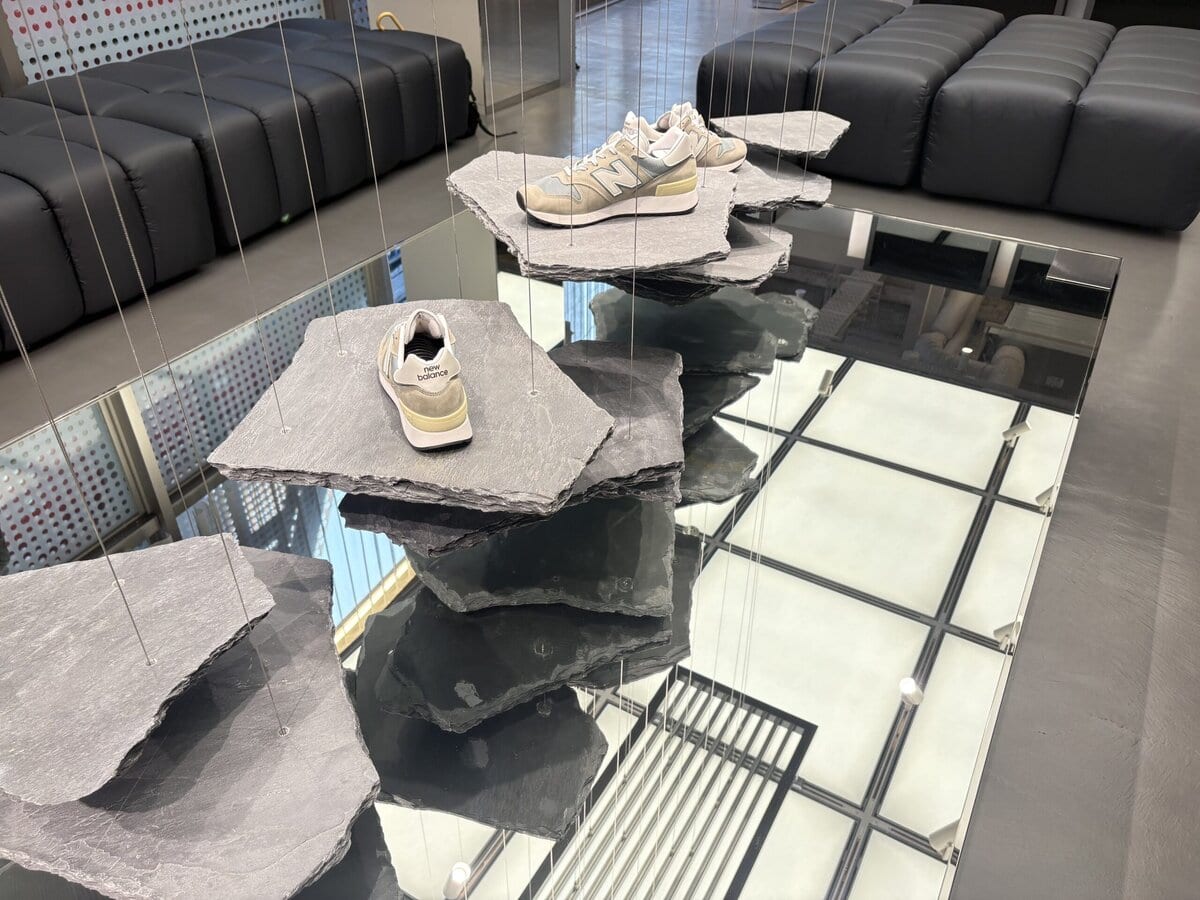 ニューバランス原宿 1階