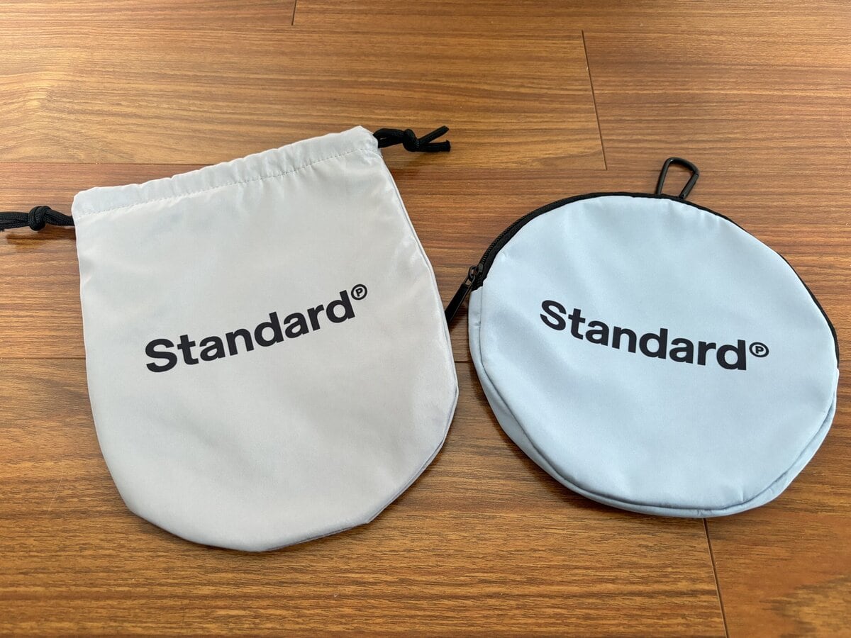 Standard Products　左：クールリングが入るアルミ巾着 グレー／右：クールリングが入るアルミポーチ ブルー